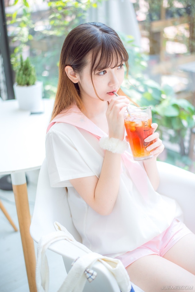 “退！退往夏口！”陈到咬了咬牙，此刻也只能退了，如果以柴桑大营的兵力来算，对方不可能在占据江夏，伏击自己的情况下，还有余力去夺取夏口，虽然眼下夏口已经成了一处死地，但除了夏口，他没有别的地方可退。